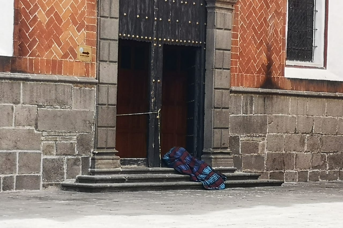 Fallece persona en situación de calle en la entrada de la iglesia de San Francisco 2 muertito