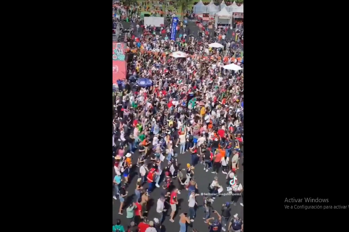 VIDEO: Aficionados del Gran Premio en México bailan "Payaso de rodeo" 2 payaso del rodeo