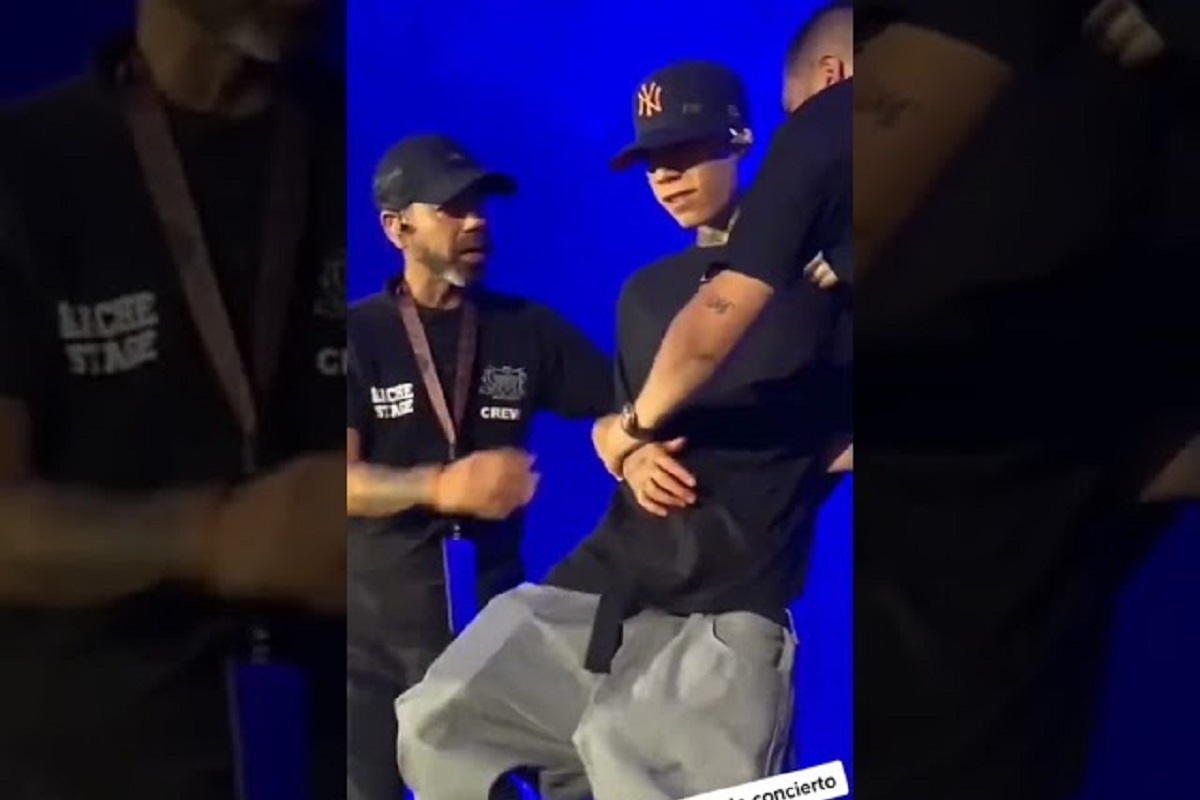 VIDEO: Santa Fe reta a golpes en el escenario a fan que le lanzó una botella de vidrio 2 santa fe