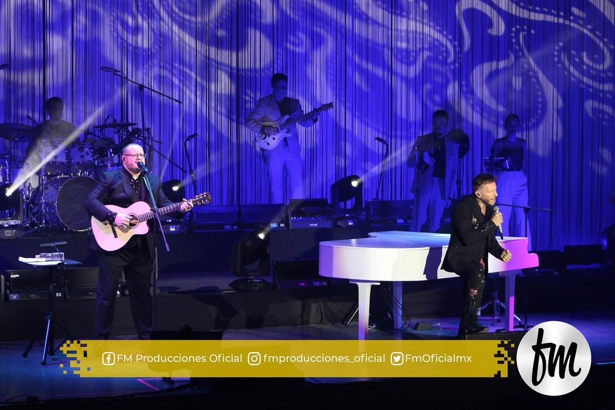 Pareja poblana se compromete en concierto de Sin Bandera en el Auditorio Metropolitano 2 sin badnera en Puebla