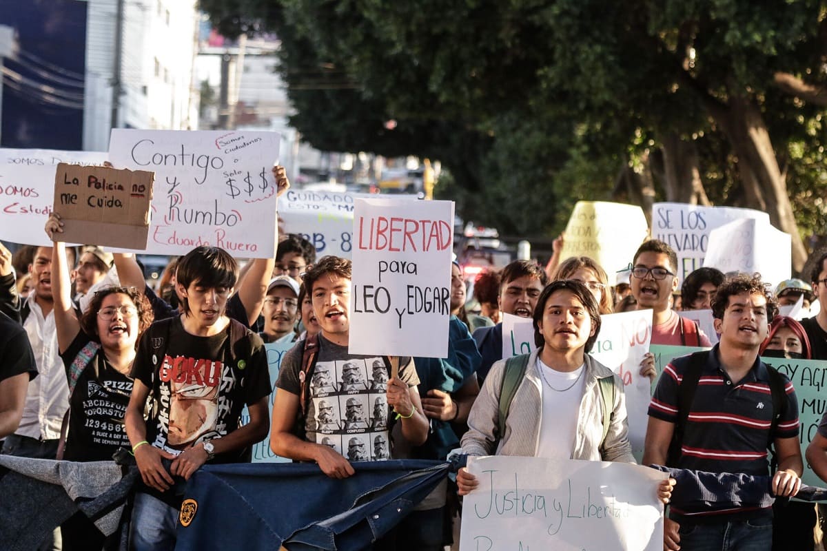 Alumnos de la BUAP marchan para pedir la liberación de sus compañeros detenidos en Granjas Laguleña 4 Alumnos de la BUAP marchan 1