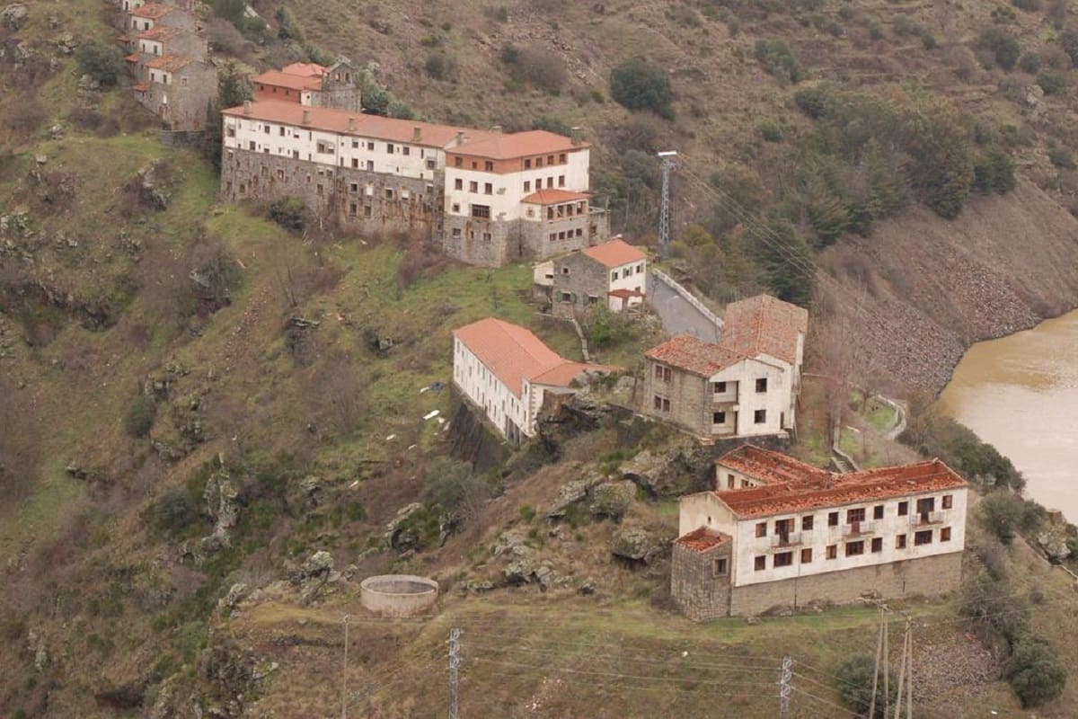 Salto de Castro: Ponen a la venta a todo un pueblo español 5 Salto de Castro 1