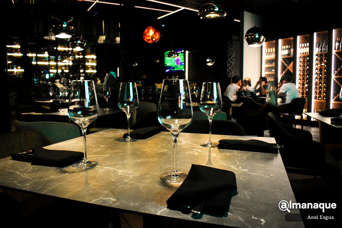 Terraza Royalty Hook Black Puebla 6