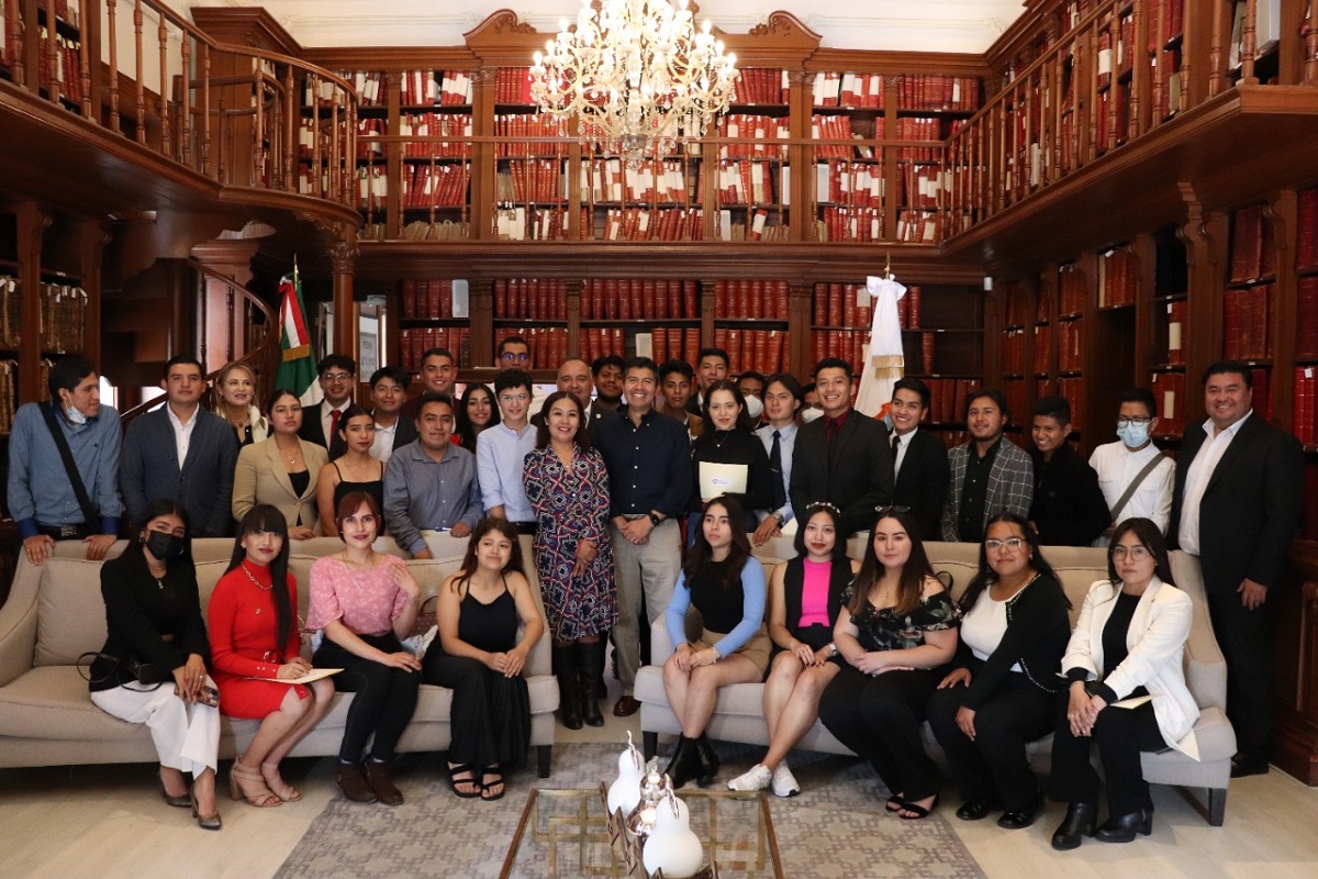 Eduardo Rivera Pérez recibe a estudiantes de ciencias políticas de la BUAP en cabildo universitario 2 WhatsApp Image 2022 11 21 at 10.22.33 AM