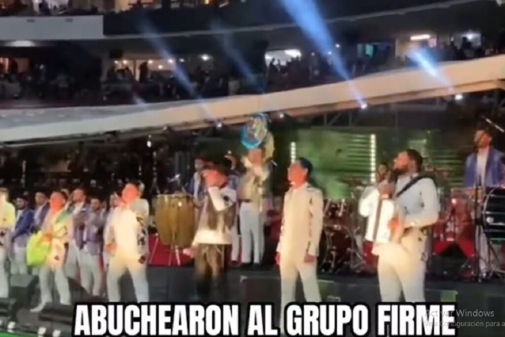 abuchean a grupo firme