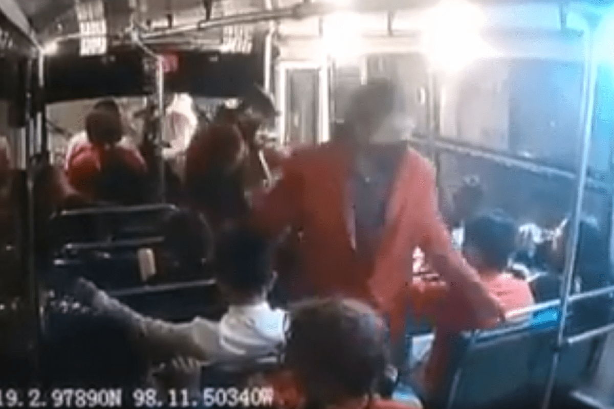VIDEO: Tres asaltantes despojaron de sus pertenencias a pasajeros de la Ruta 19 4 asaltan ruta 19 1
