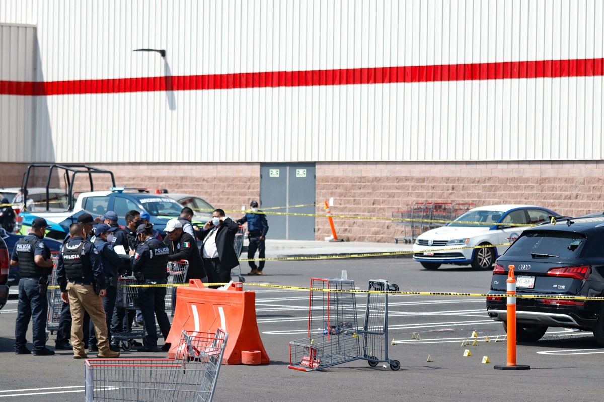 Buscan a 5 implicados en el asesinato del abogado “El Niño de Oro” y su hermano en el estacionamiento de Costco 3 balacera en el costco 2