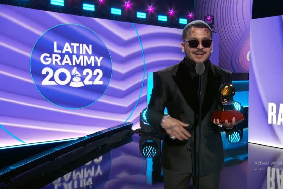 "Gracias por reiniciarme la vida": Christian Nodal dedica su Grammy a Cazzu 2 christian nodal grammy