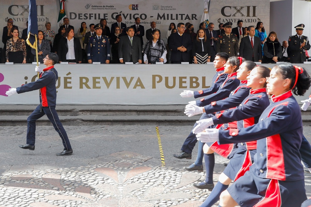 Conmemora Puebla Aniversario de la Revolución Mexicana; MBH preside ceremonia y desfile 2 desfile