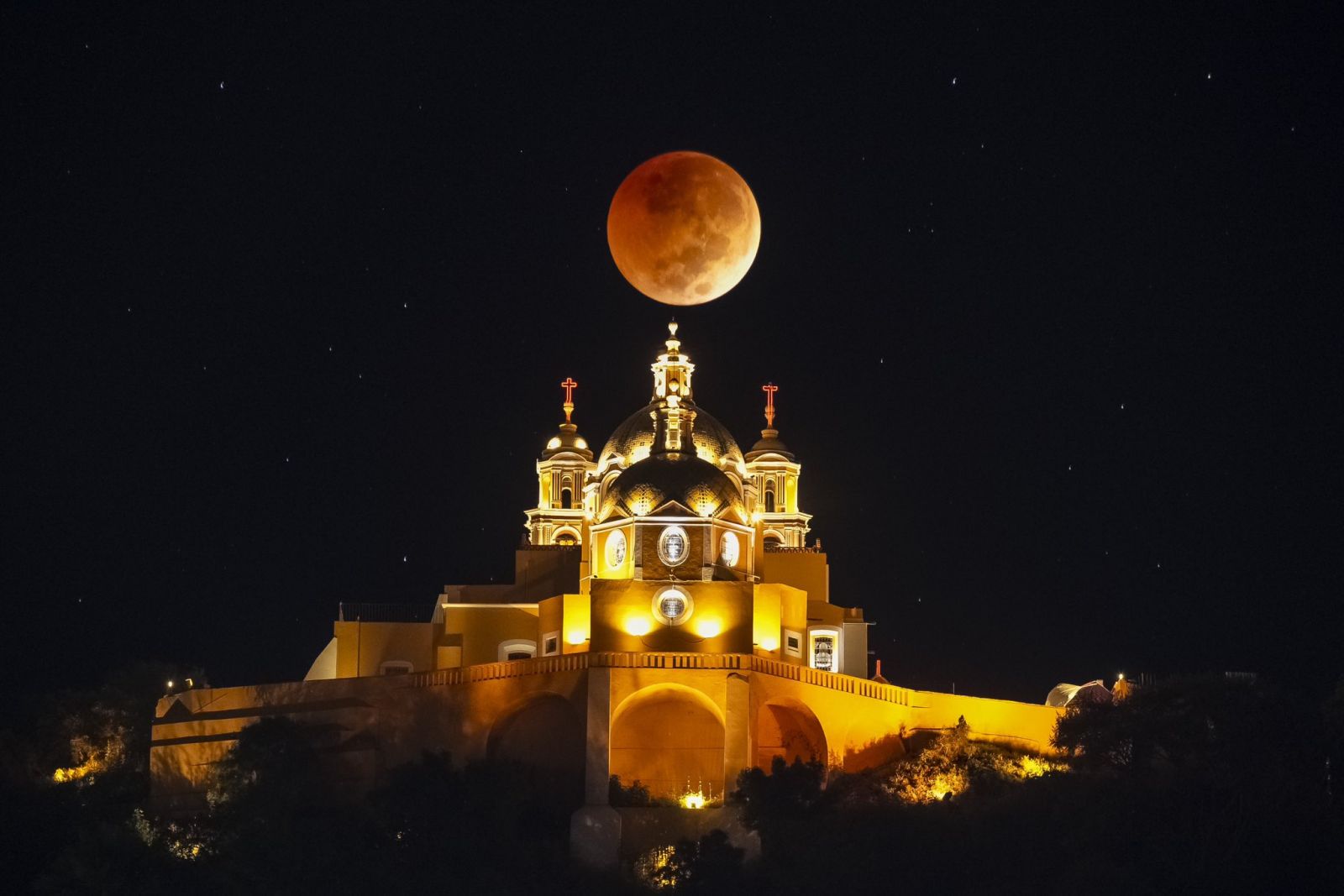 ¿Te lo perdiste? Así se vio el último eclipse lunar total del año (FOTOS) 6 eclipse de luna 8 de noviembre