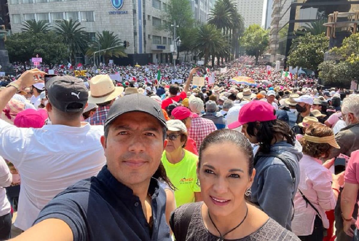Alcalde de Puebla participa en marcha por la defensa del INE en la CDMX 2 eduardo rivera marcha ine