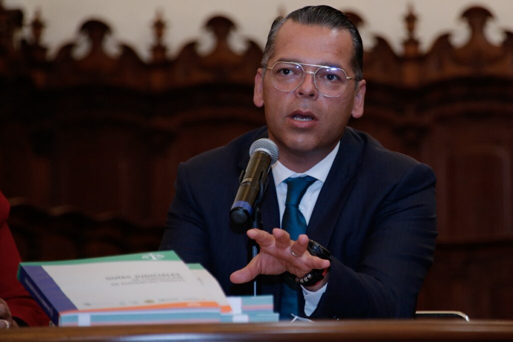 hector sanchez se retira de la vida publica