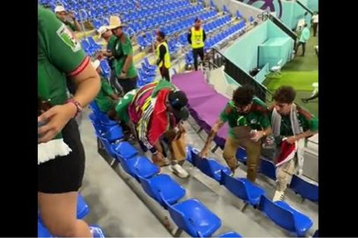 VIDEO: Influencers mexicanos recogen basura después del encuentro contra Polonia en Qatar 2 influencers mexicanos recogen basura en Qatar