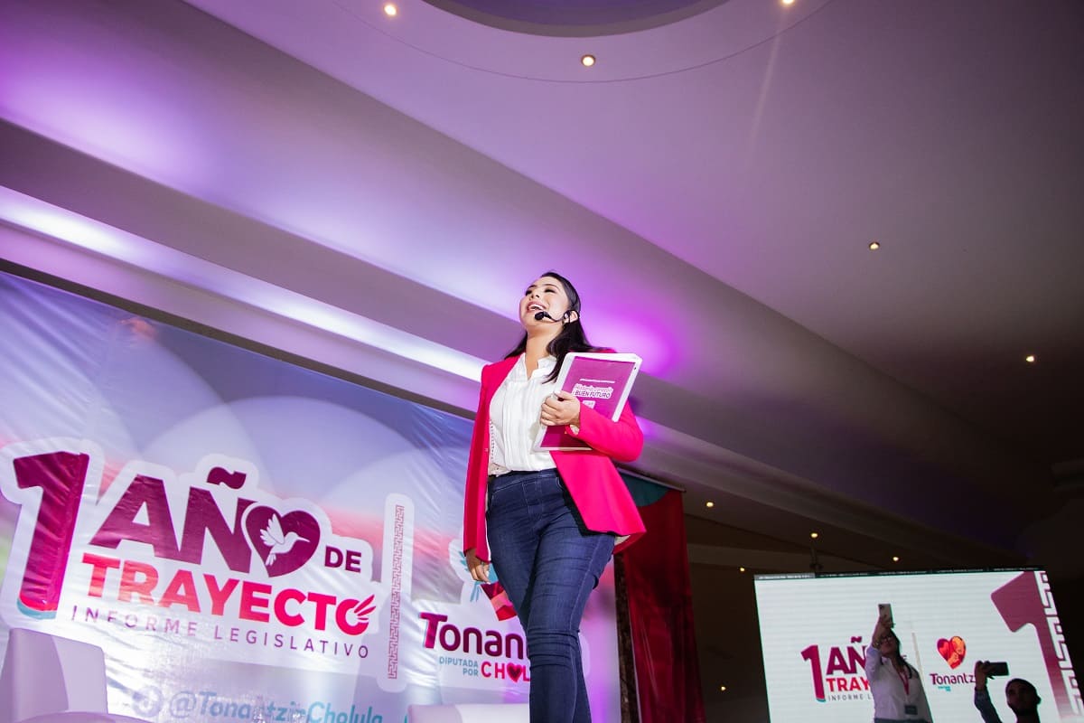 Arropada por más de mil 400 cholultecas, Tonantzin Fernández rinde su primer informe legislativo 2 informe Tonantzin Fernandez