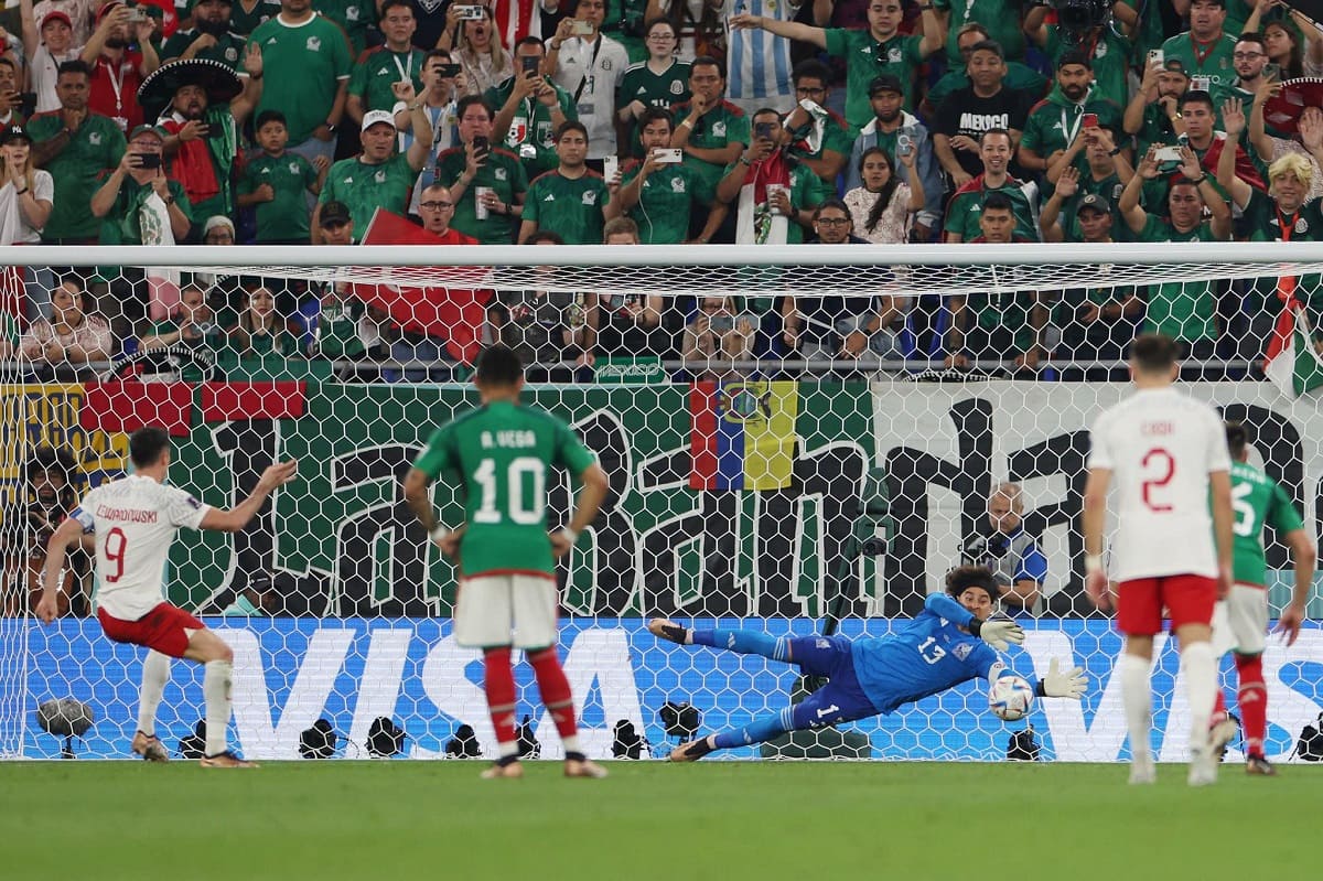 México 0-0 Polonia: Memo Ochoa le ataja un penal a Lewandowski 2 memo ochoa mexico polonia