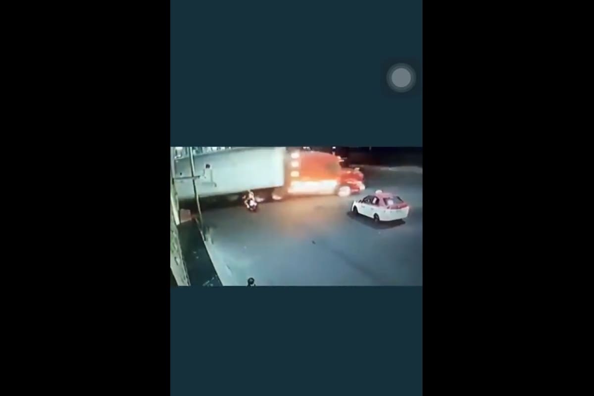 VIDEO: Dos menores en moto pierden la vida arrollados por un tráiler en Iztapalapa 2 menores en moto pierden la vida 1