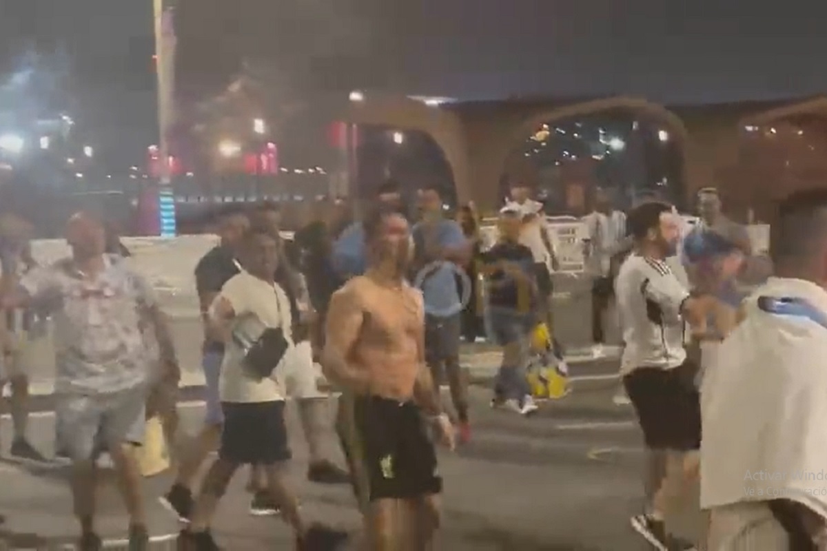 VIDEOS: Aficionados de México y Argentina protagonizan pelea campal en calles de Qatar 2022 2 pelea mexico argentina