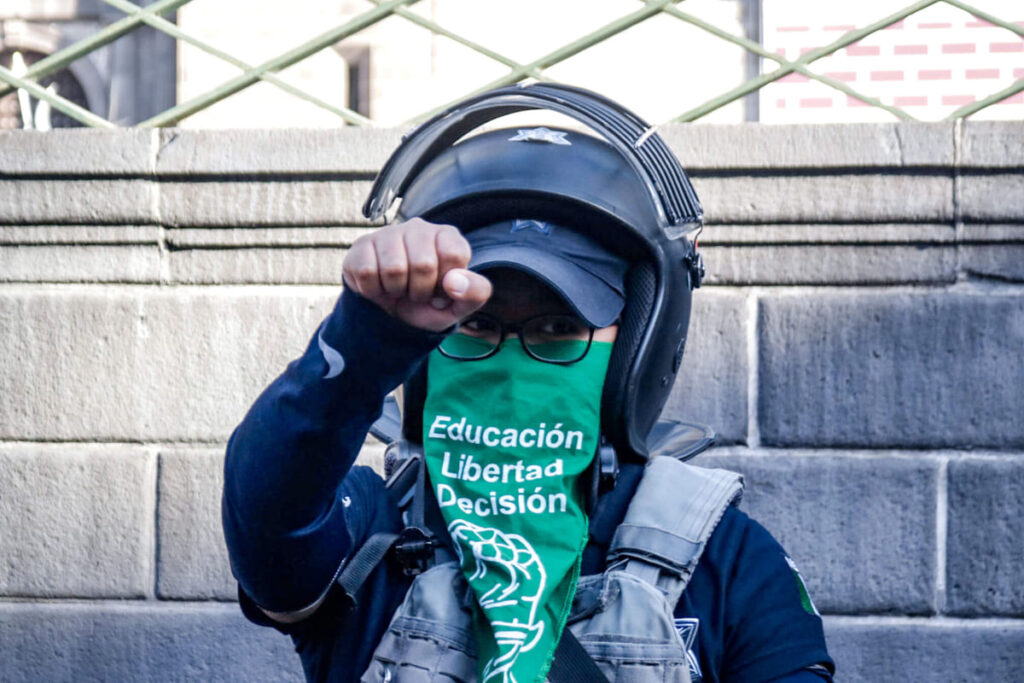 policia apoya aborto puebla 2