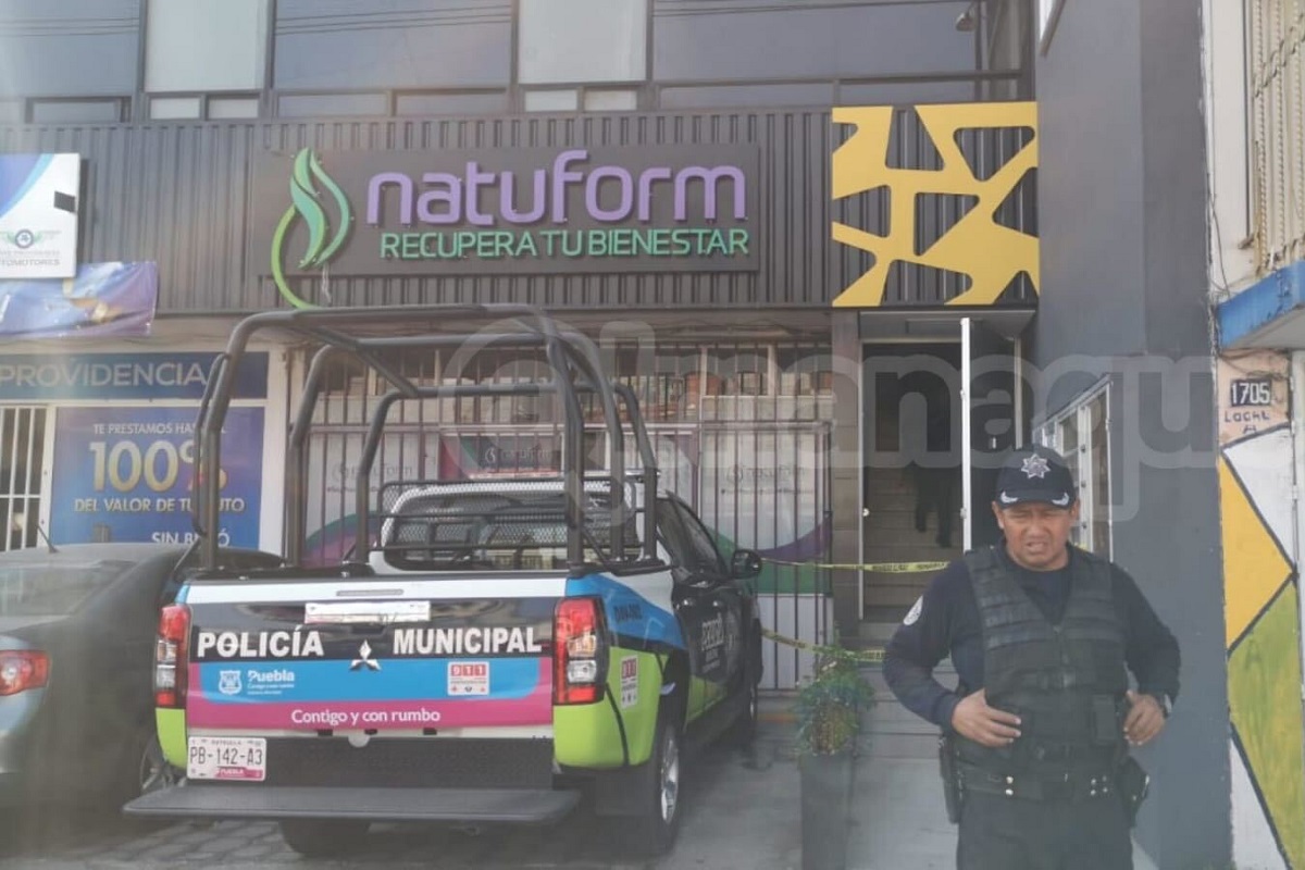 Guardia de seguridad de Puebla le dispara por error a su compañera en el pecho 2 polis 3