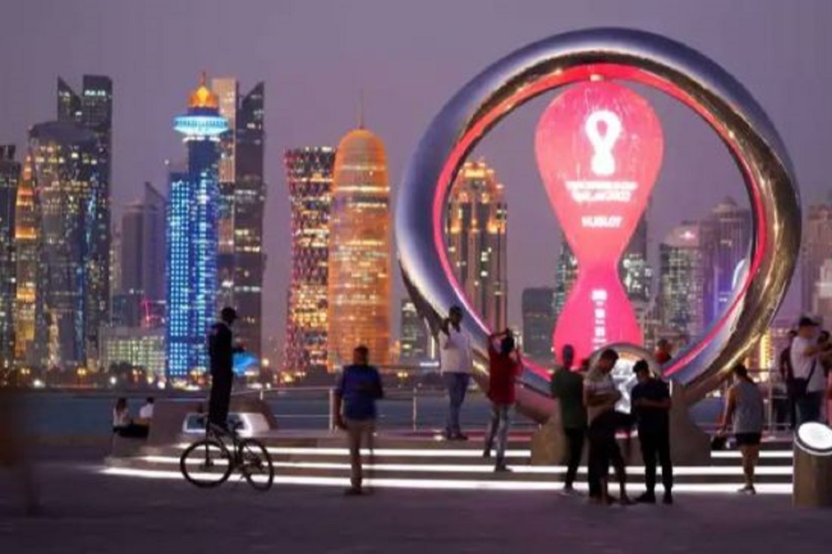 Prohíben camisetas con cuello V, chanclas y saludar de mano a las mujeres: las normas de Qatar 2022 3 qatar