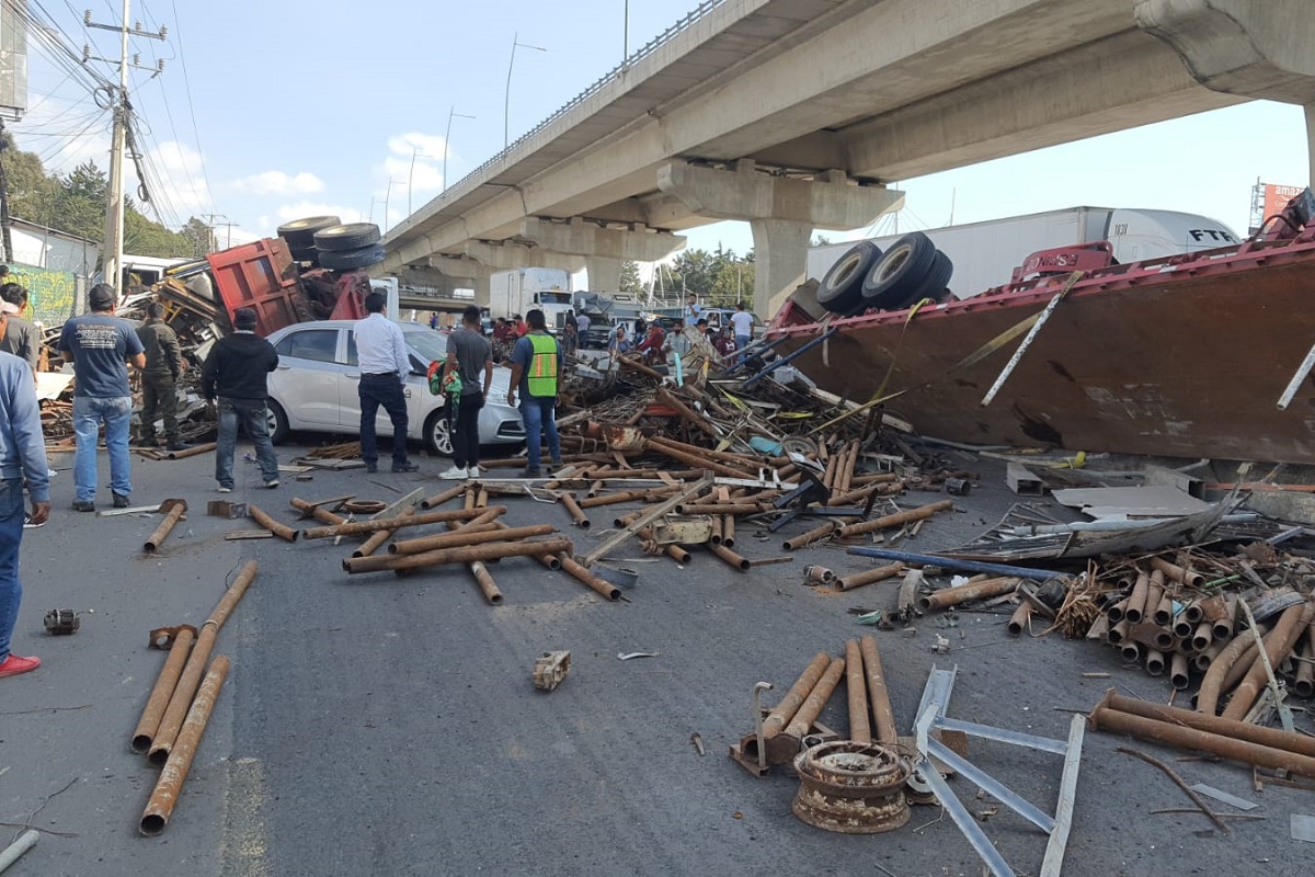 Toma tus precauciones: Volcadura en la México-Puebla a la altura de La María genera tráfico 2 volcadura