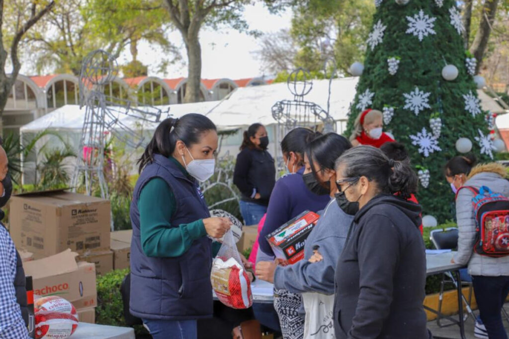SMDIF entrega apoyos a voluntarios