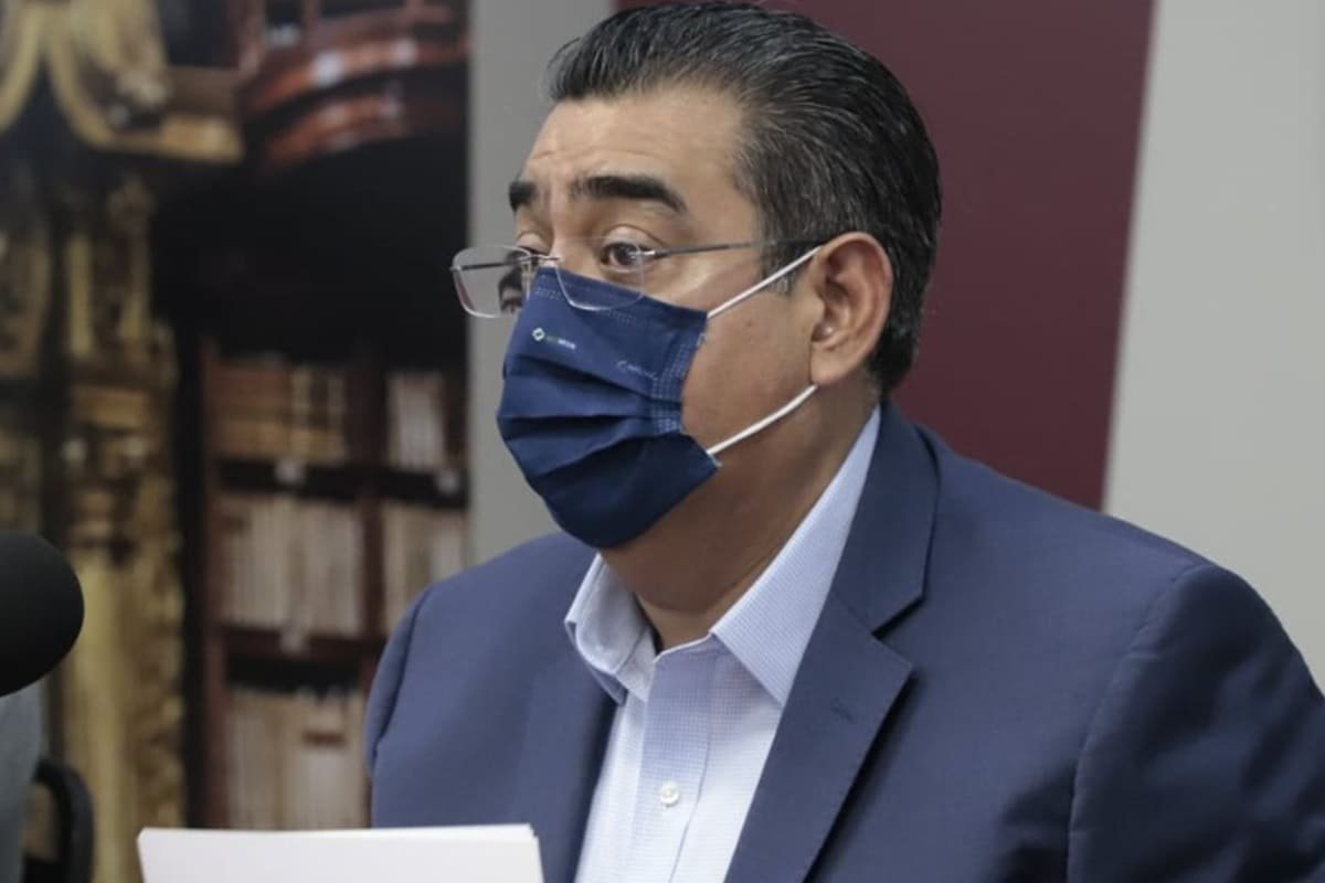 Sergio Salomon llama a poblanos a vacunarse 1