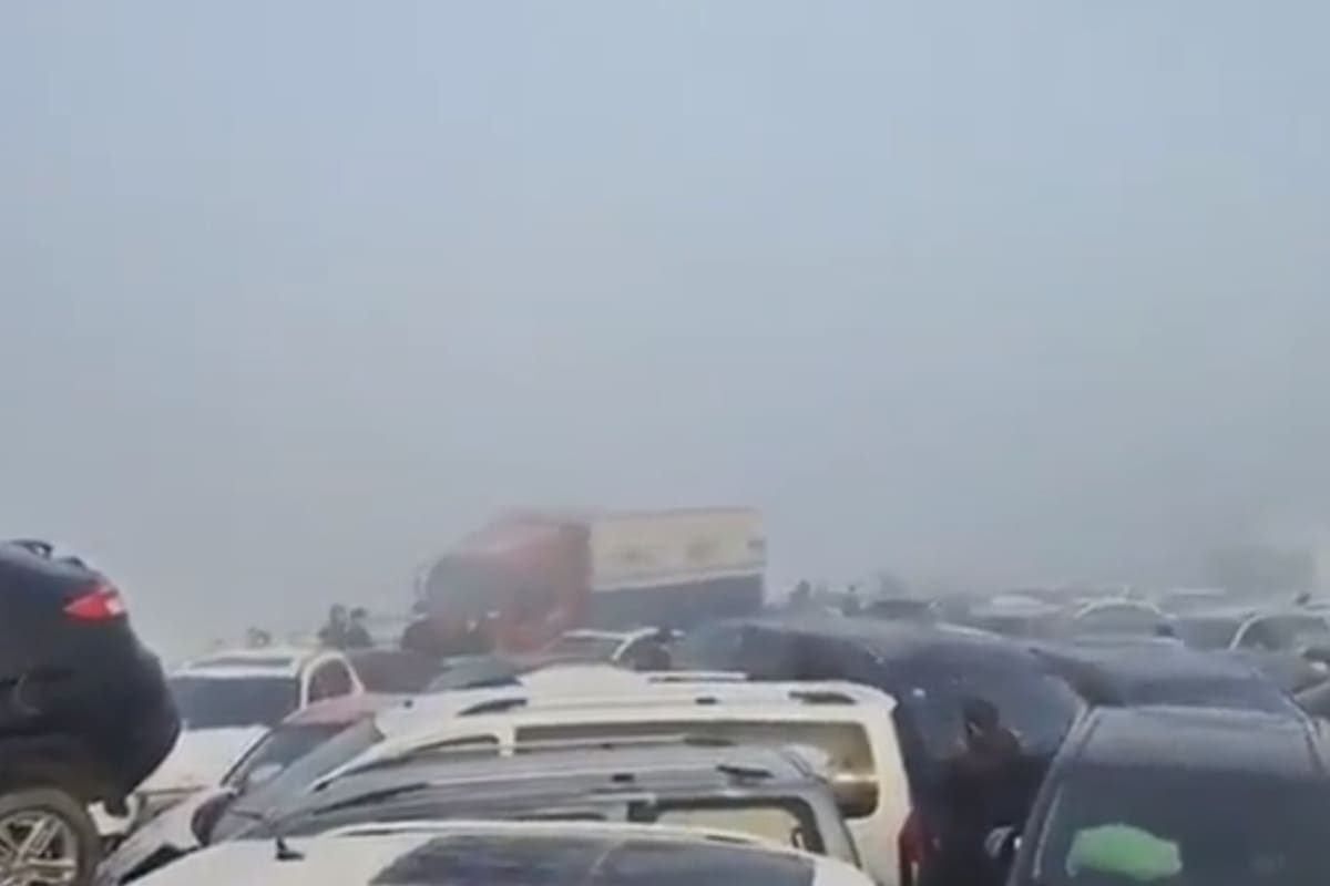 China: Niebla causa carambola de 200 autos 2 Carambola de 200 autos en China