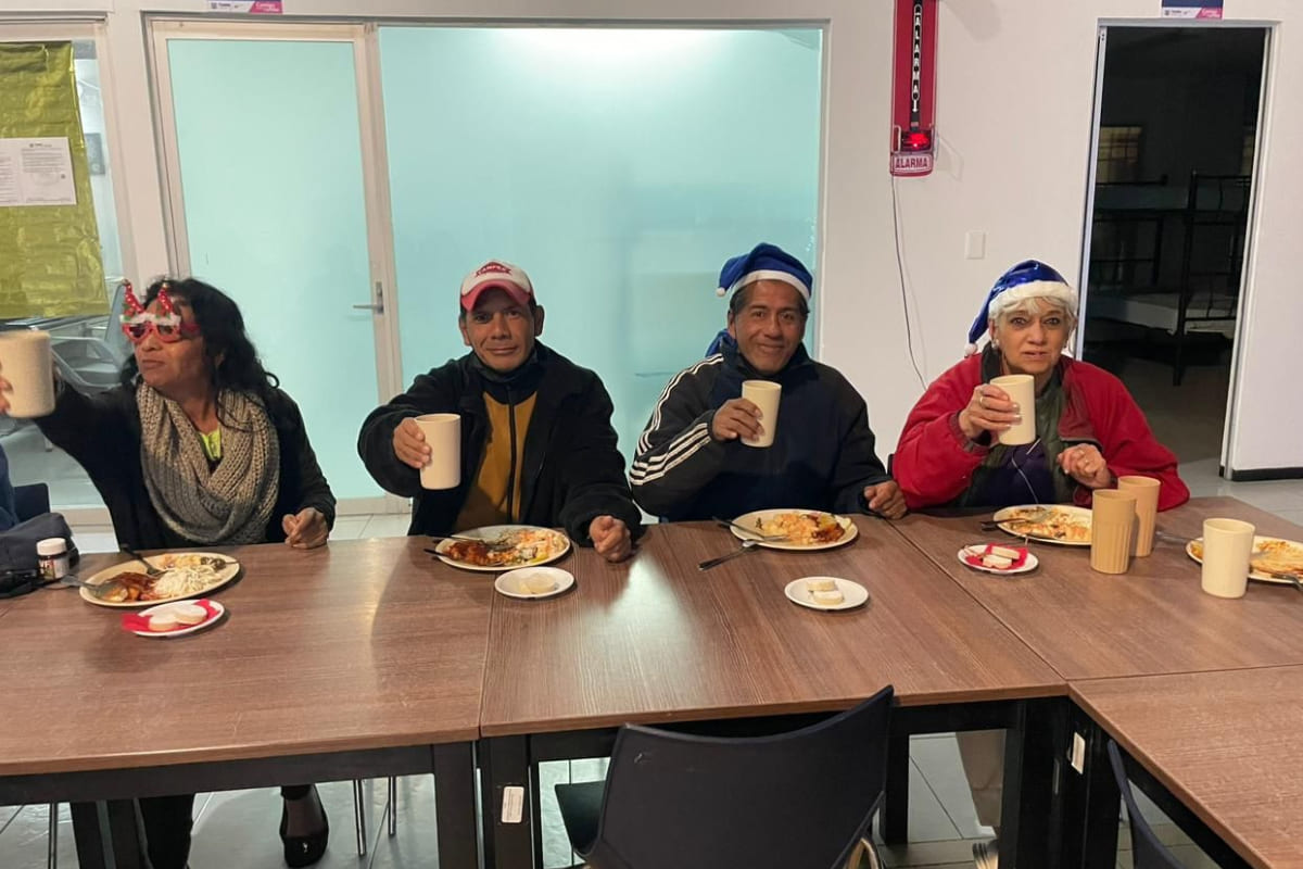 SMDIF Puebla realiza cena navideña en dormitorio municipal para personas en situación de calle 2 SMDIF cena en dormitorio municipal