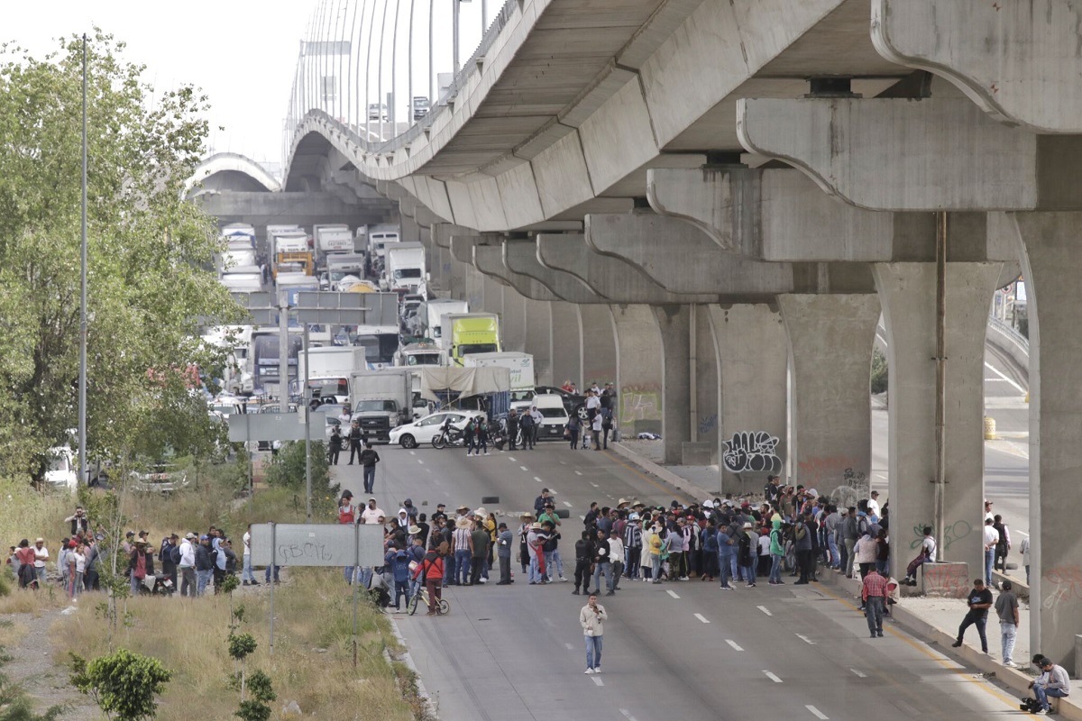 Cierran autopista México-Puebla por conflicto entre comerciantes de la Central de Abasto y la 28 de Octubre 4 cierran autopista mexico puebla 1
