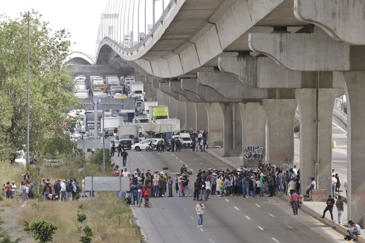 Gobierno de Puebla presentó denuncias por cierre de la autopista en el conflicto de la Central de Abasto 2 cierre autopista miguel barbosa