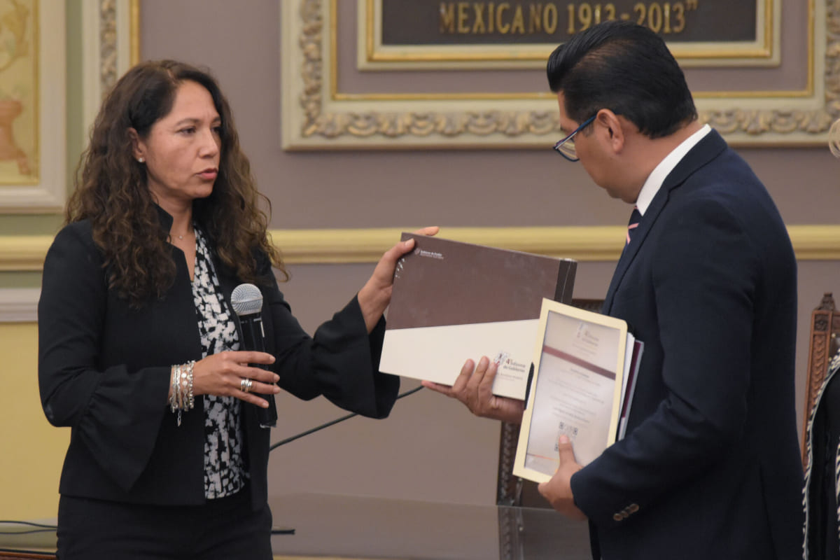Entregan ultimo informe de labores de Miguel Barbosa