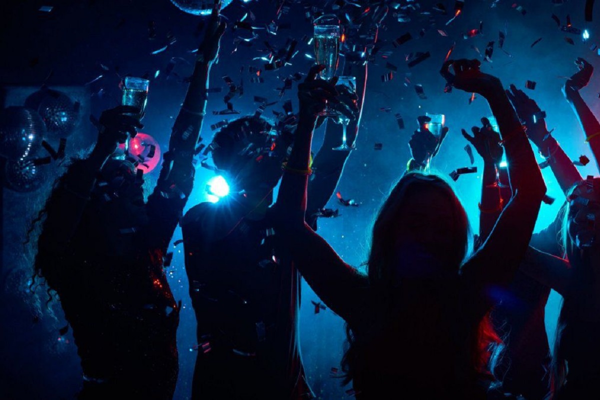 Avanza en comisiones prohibición de acceso a jóvenes a fiestas con venta de alcohol en Puebla 2 fiestas particulares