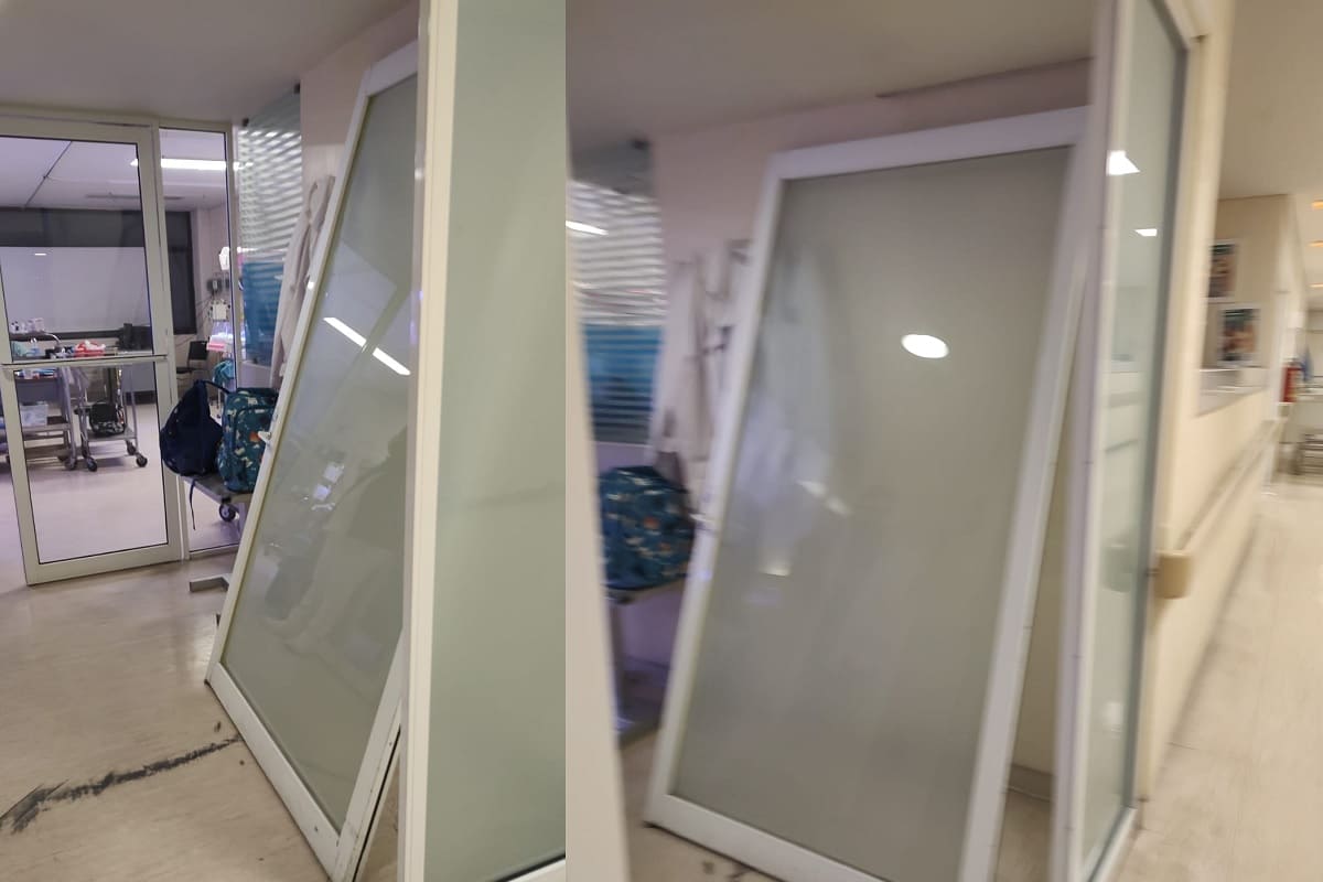 IMSS La Margarita se cae a pedazos: exhiben puerta desprendida 2 puerta IMSS La Margarita 1