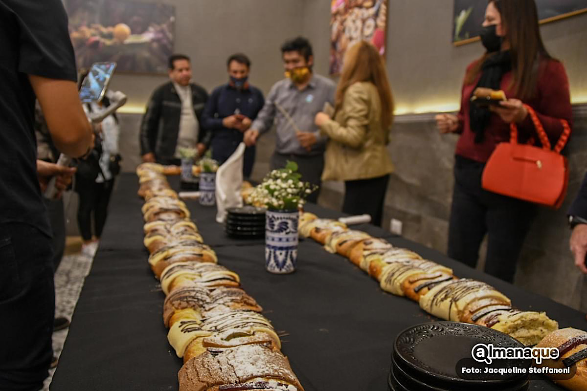 Parten mega Rosca de Reyes de 12 metros en Hotel Royalty de Puebla 3 11B87164 4297 4BB7 B966 E8AE50DAD0A7