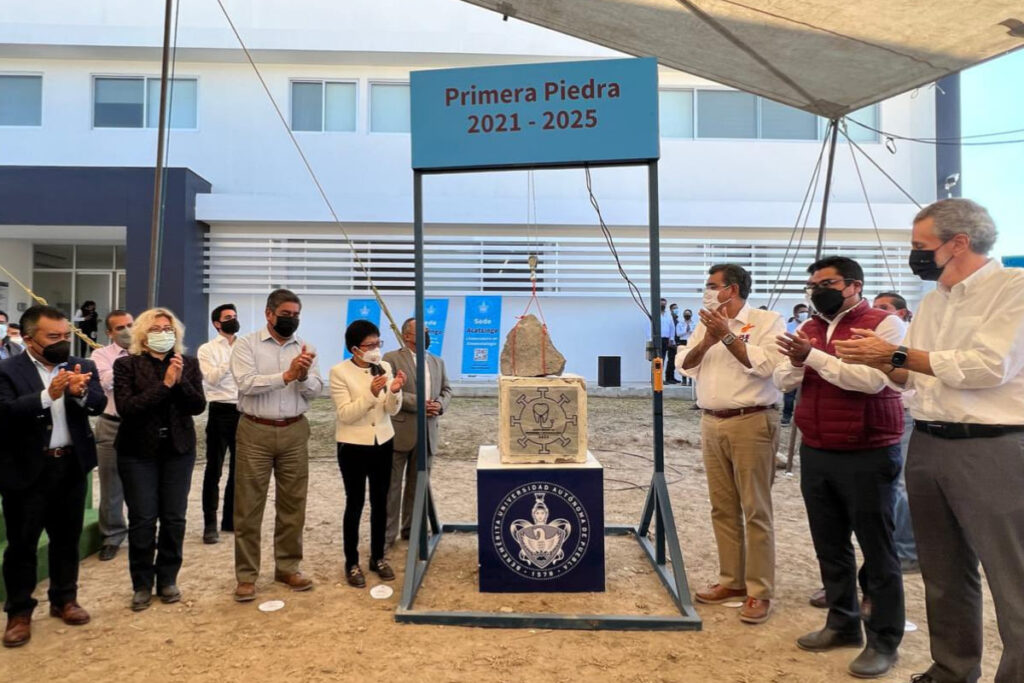 Primera piedra nuevos edificios en campus regionales de la BUAP