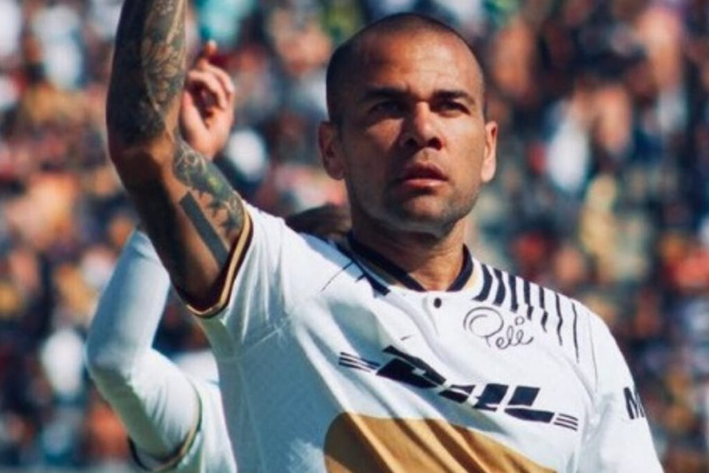 Pumas despide a Dani Alves