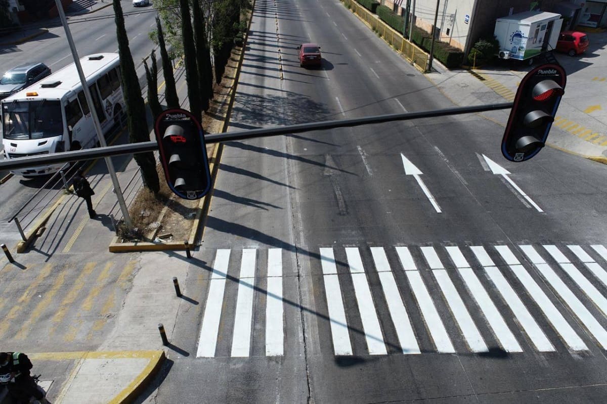 Eduardo Rivera entrega modernización de semáforos y balizamiento en avenidas de la ciudad 3 WhatsApp Image 2023 01 02 at 5.40.40 PM 1 1
