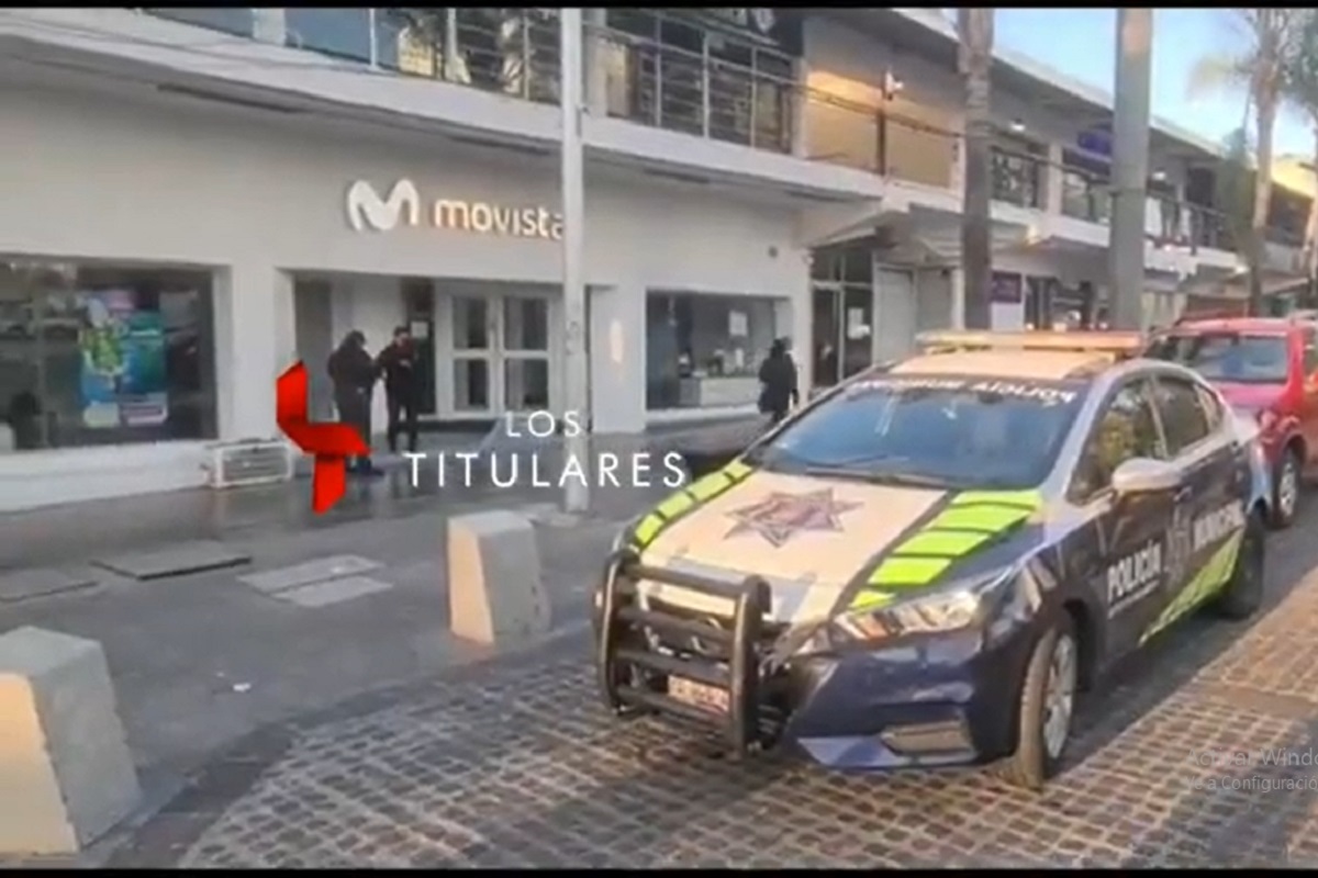 Dan cristalazo a Movistar de la Avenida Juárez 2 cristalazo a movistar de la juarez