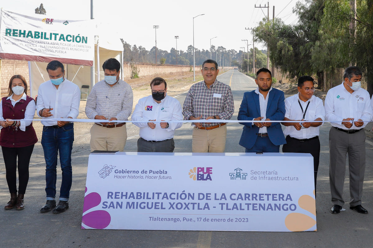 Entrega Sergio Salomón obras educativas y carreteras en Juan C. Bonilla y Tlaltenango 3 Entrega Sergio Salomón obras de rehabilitación