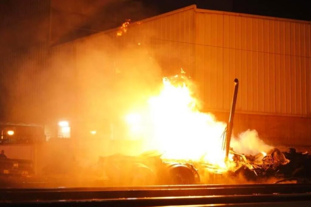 incendio de camion de carga