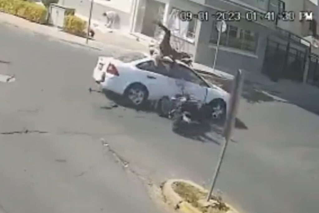 Motociclista choca en Ecatepec