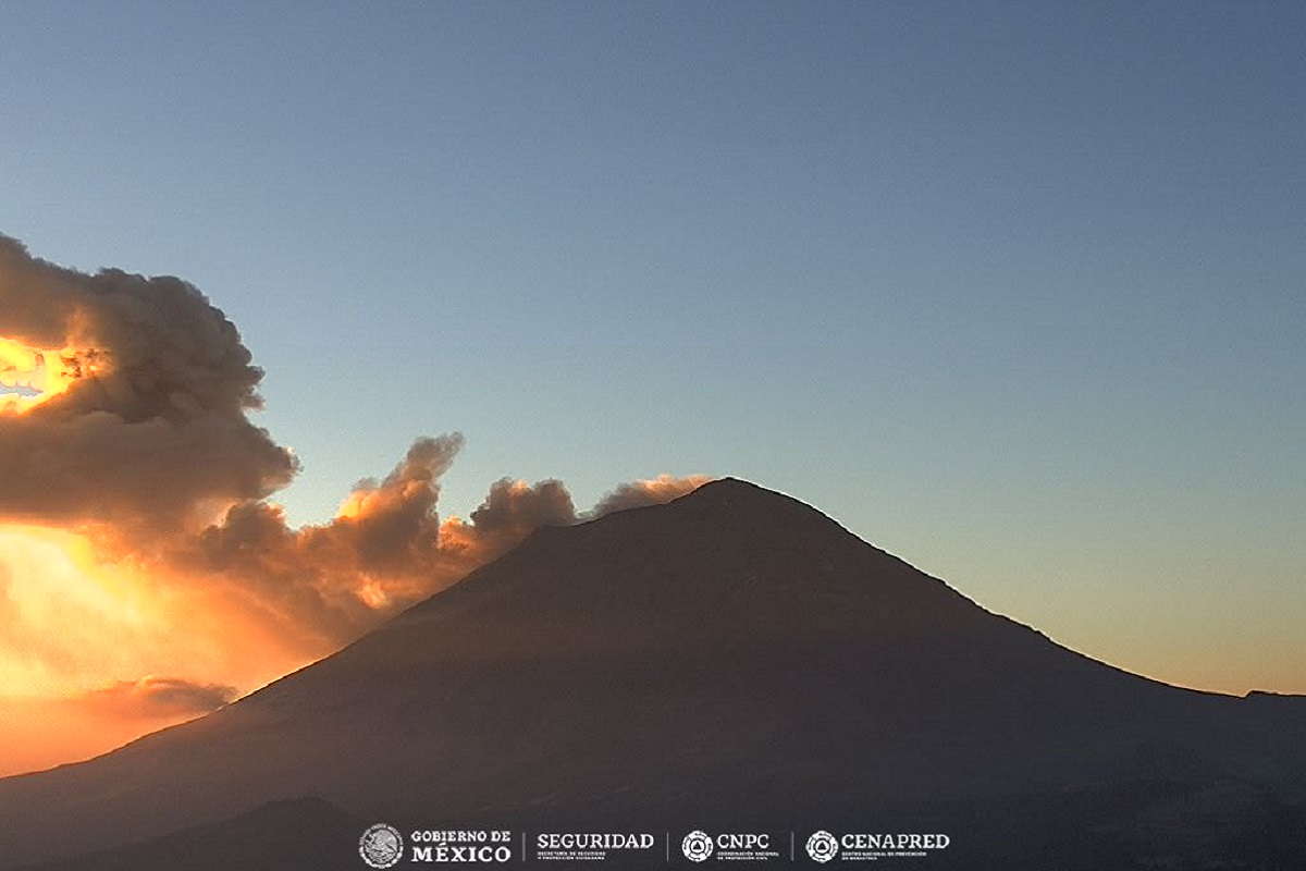 VIDEO: Así fue la impresionante explosión del Popocatépetl este 12 de enero 🌋 2 popocatepetl