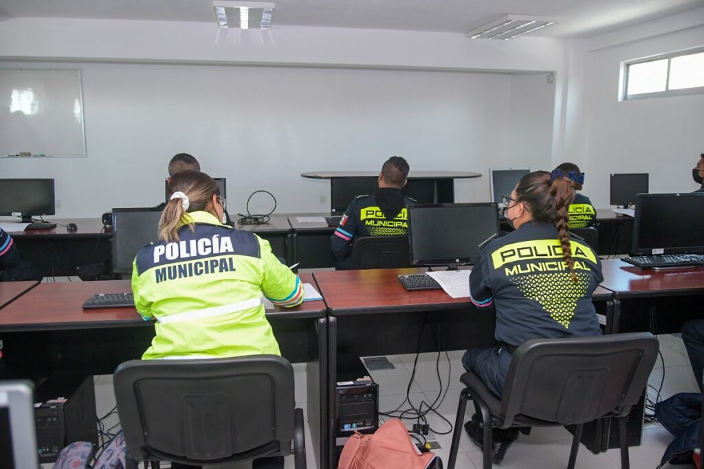 40 policias municipales son mujeres 2