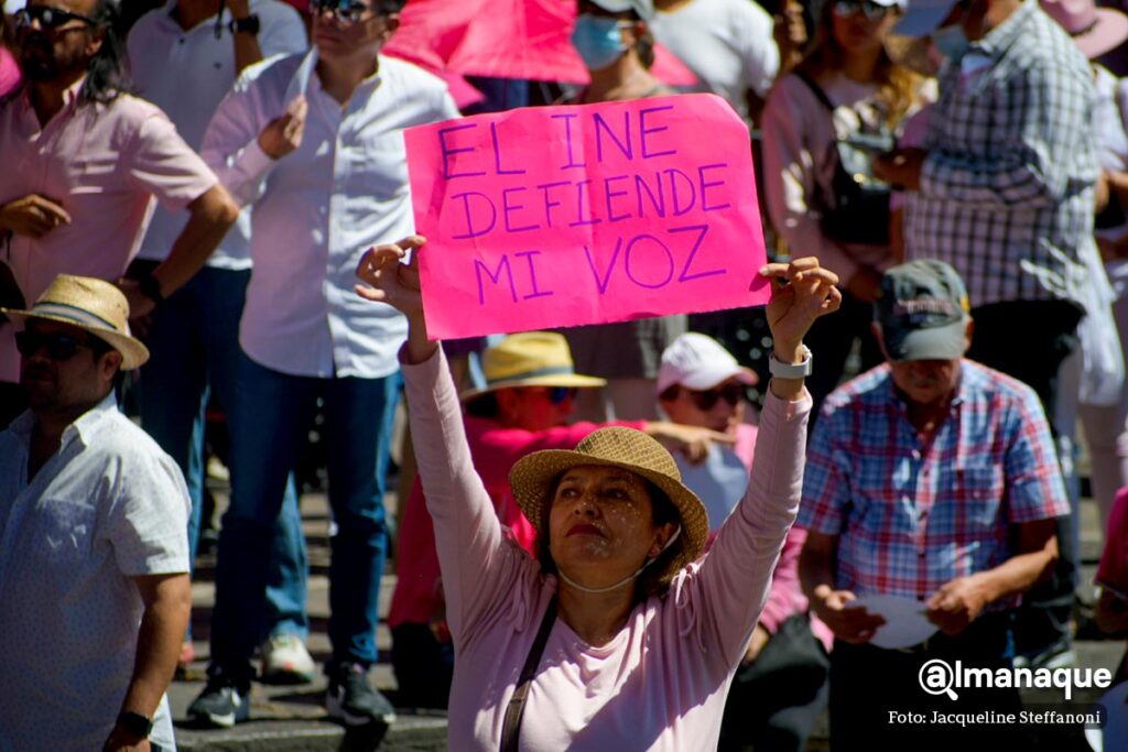 Marcha el ine no se toca zocalo de Puebla 10