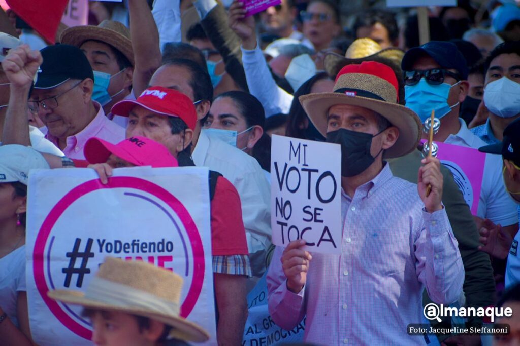Marcha el ine no se toca zocalo de Puebla 11