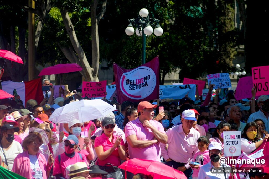 Marcha el ine no se toca zocalo de Puebla 13