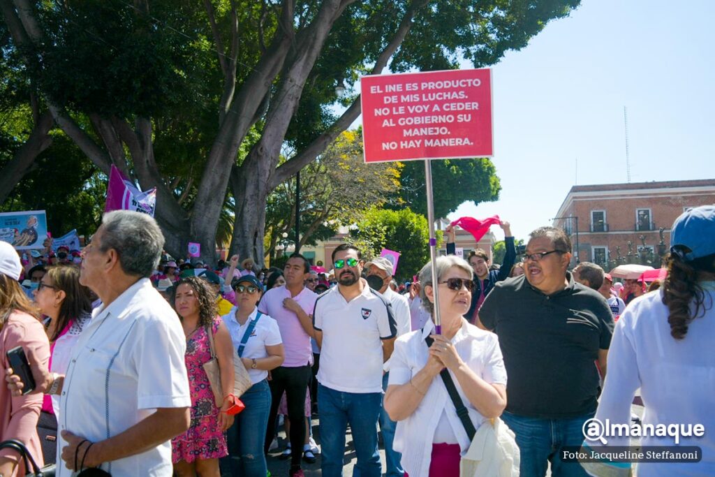 Marcha el ine no se toca zocalo de Puebla 17