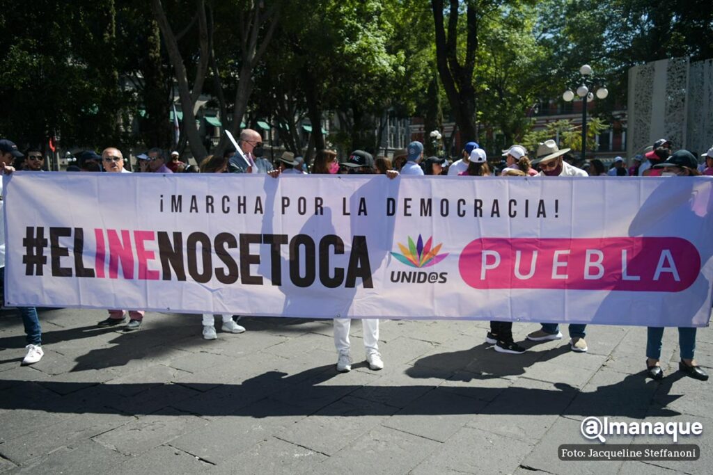Marcha el ine no se toca zocalo de Puebla 20