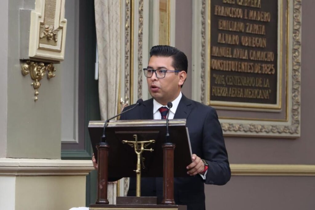 Néstor Camarillo critica fuga de priistas